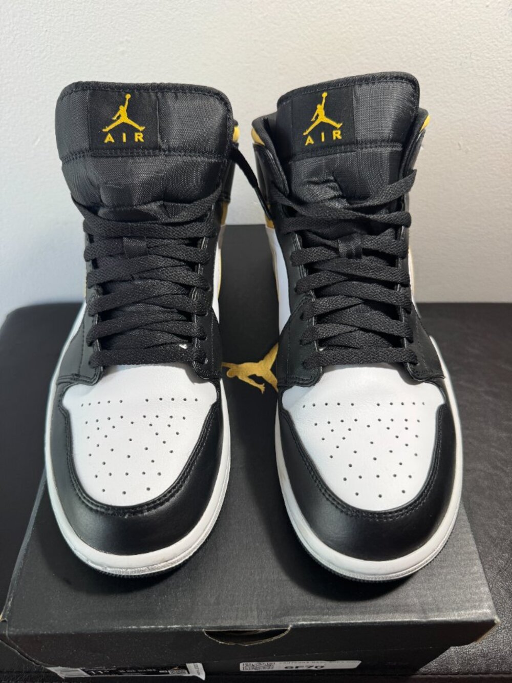 Jordan 1 Mid - White/Pollen/Black